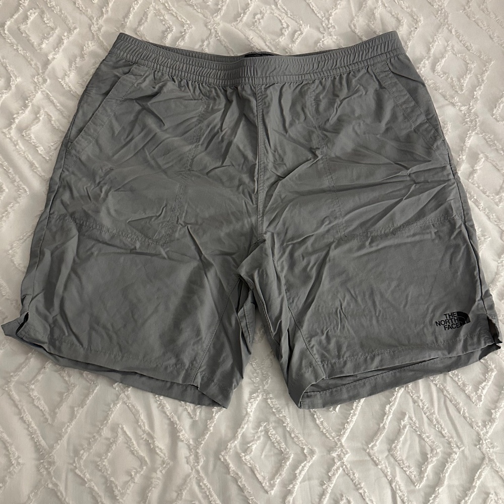 Grey The North Face shorts size L